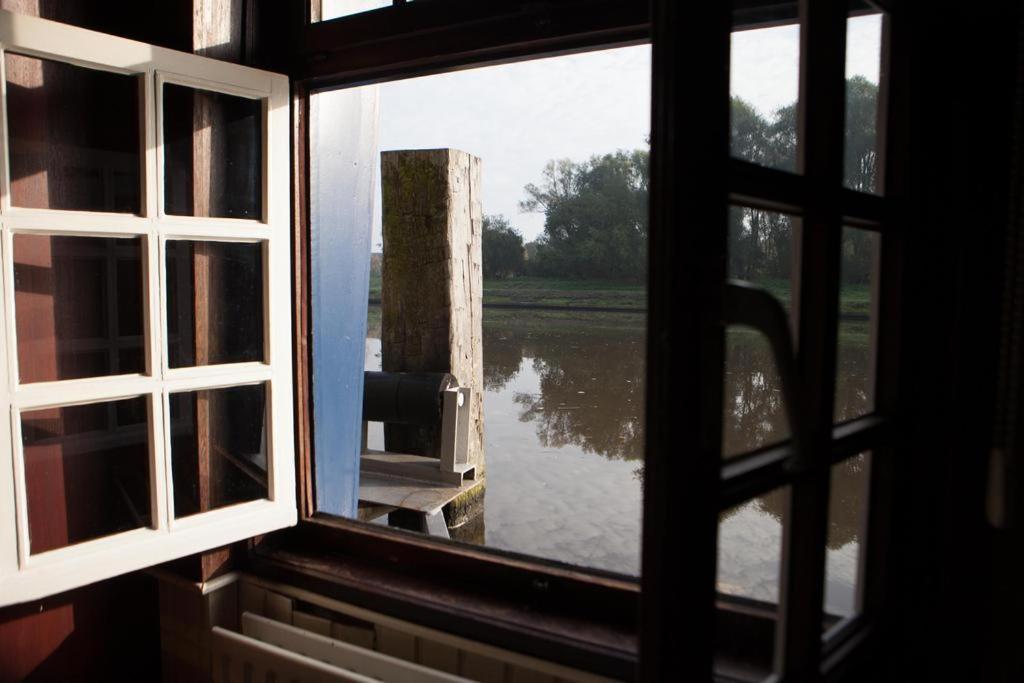 ברוז' Boat Hotel De Barge מראה חיצוני תמונה