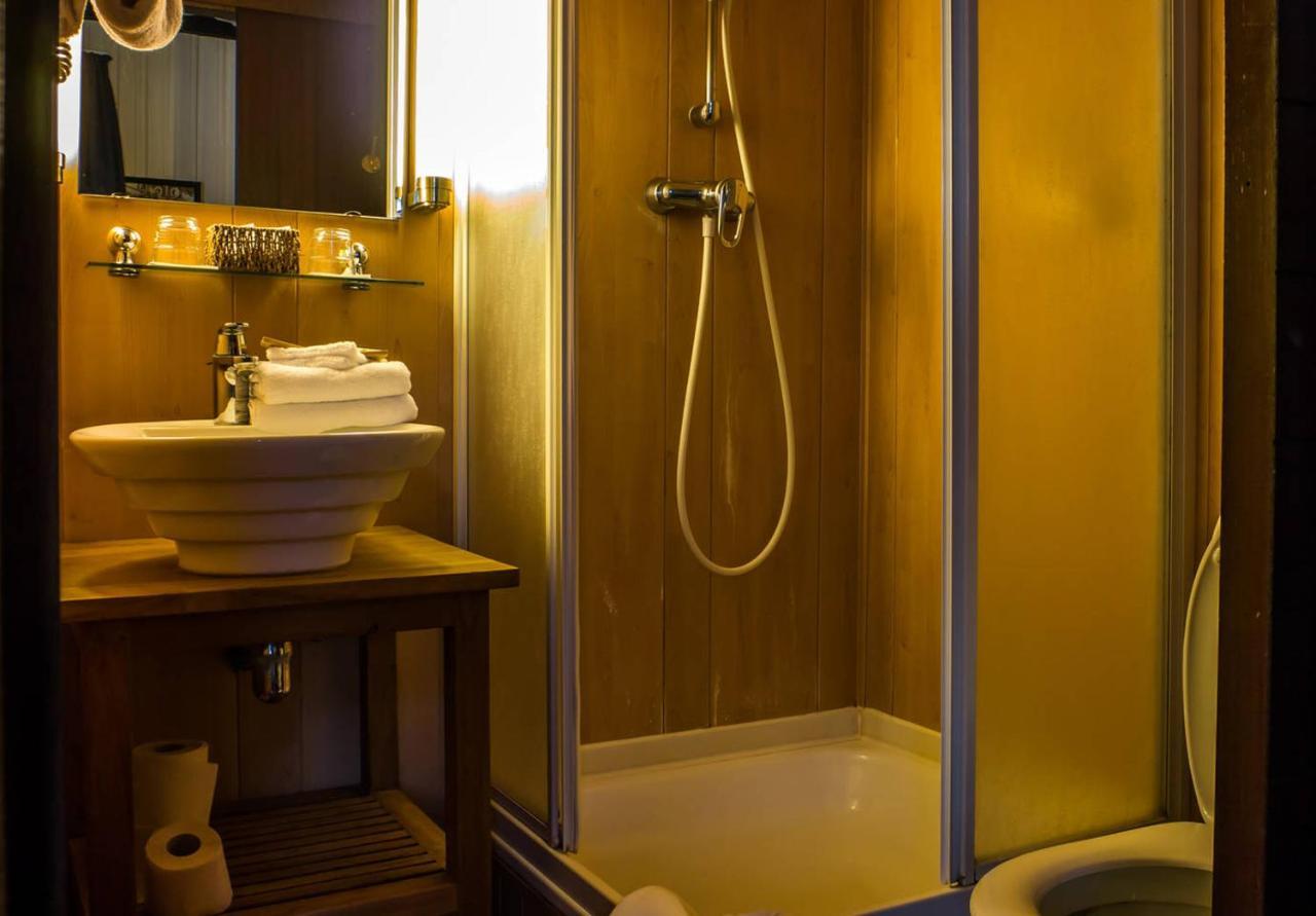 ברוז' Boat Hotel De Barge מראה חיצוני תמונה