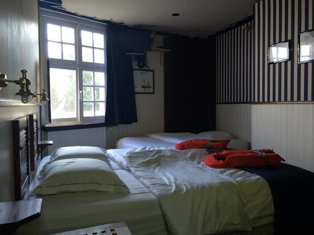 ברוז' Boat Hotel De Barge מראה חיצוני תמונה