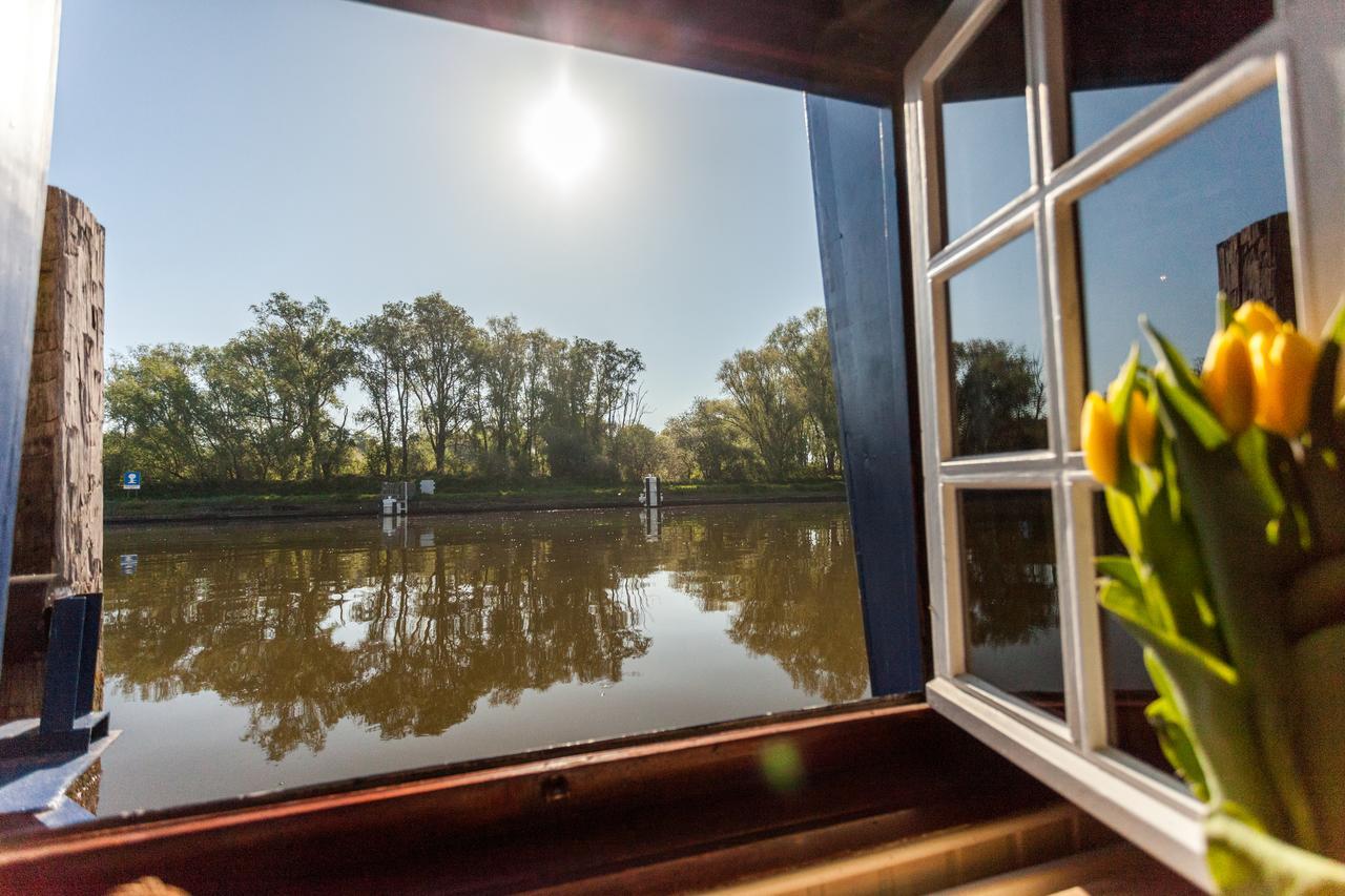ברוז' Boat Hotel De Barge מראה חיצוני תמונה