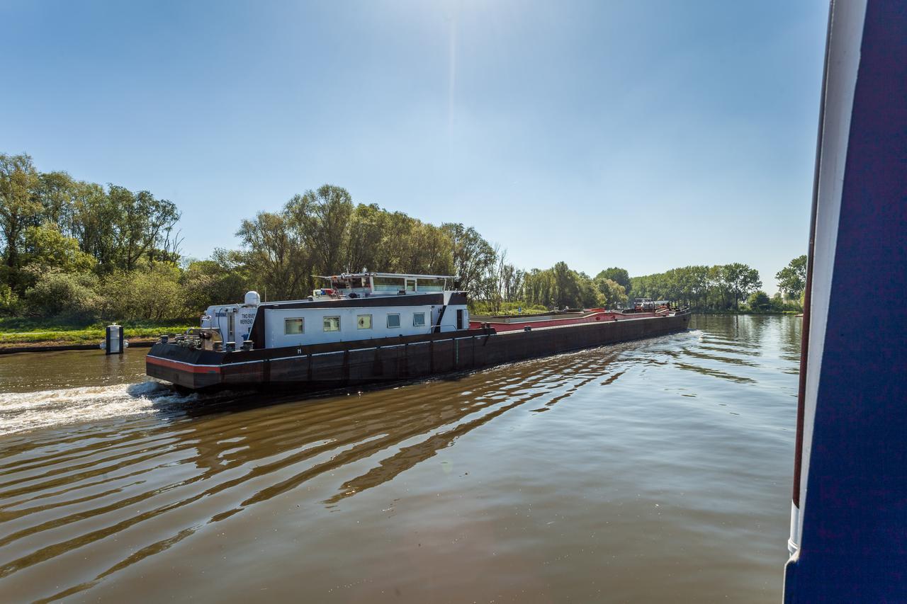 ברוז' Boat Hotel De Barge מראה חיצוני תמונה